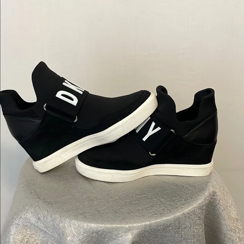 DKNY Black Sneakers with White ,Women’s Size 6M(C6)